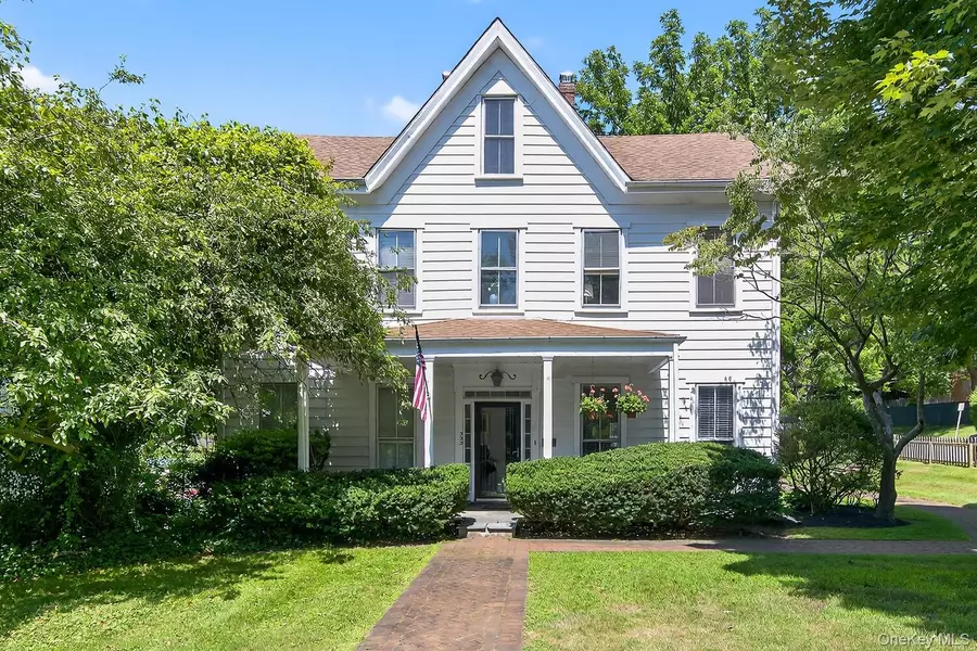 4 Parkview TER, Huntington, NY 11743