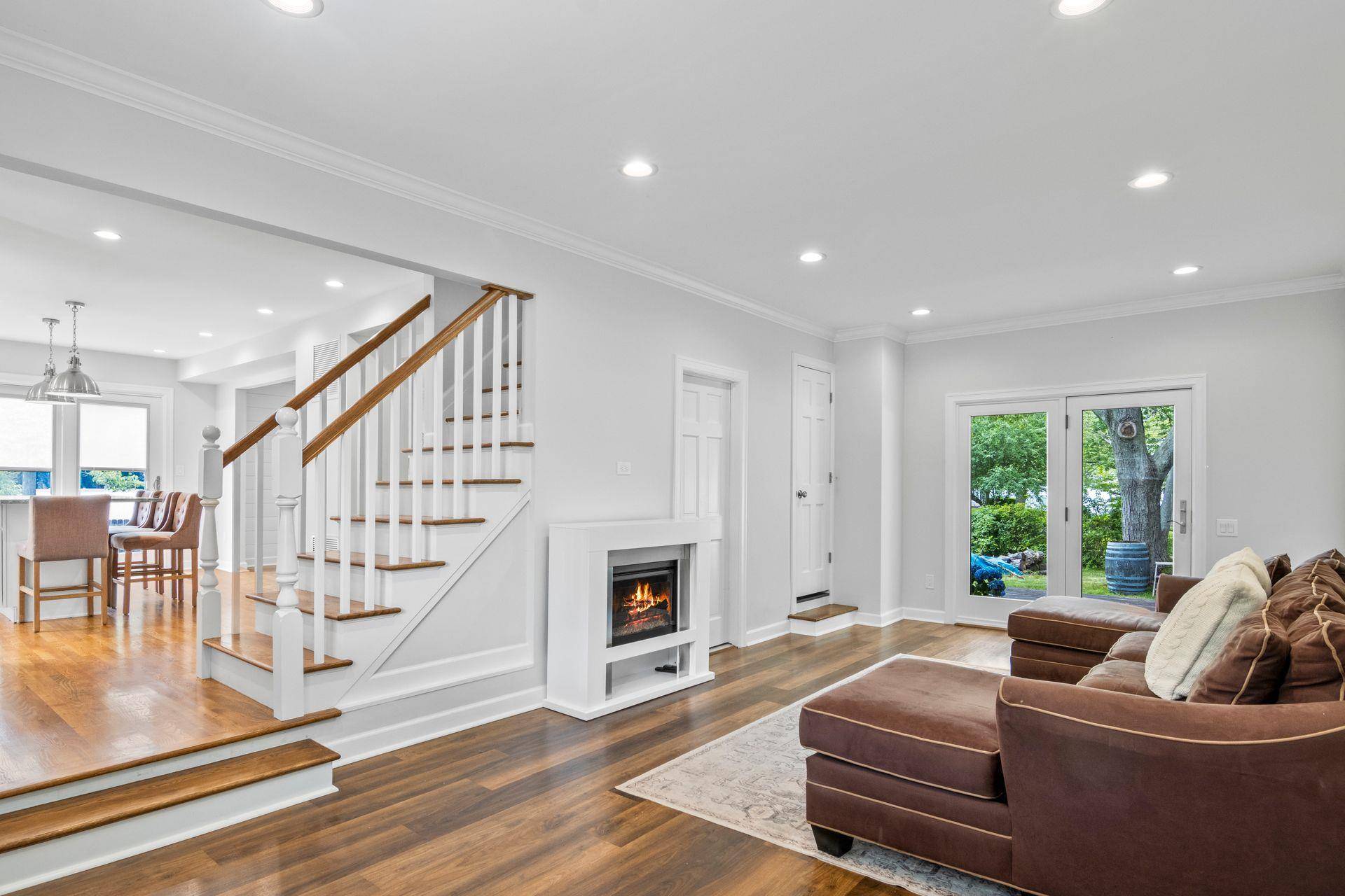 East Northport, NY 11731,6 Greg LN