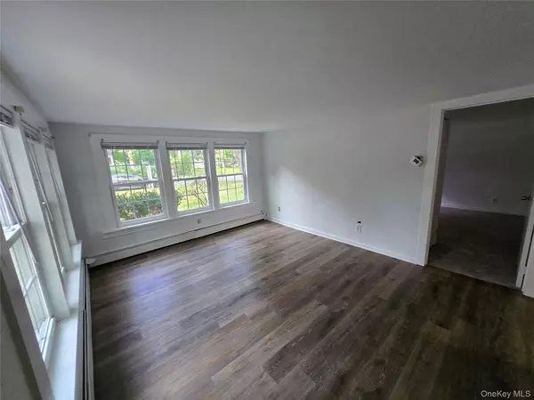 Westhampton Beach, NY 11978,57 Hazelwood AVE