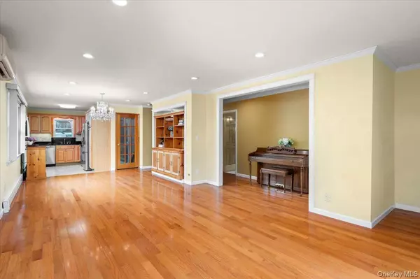 Yonkers, NY 10710,303 Helena AVE