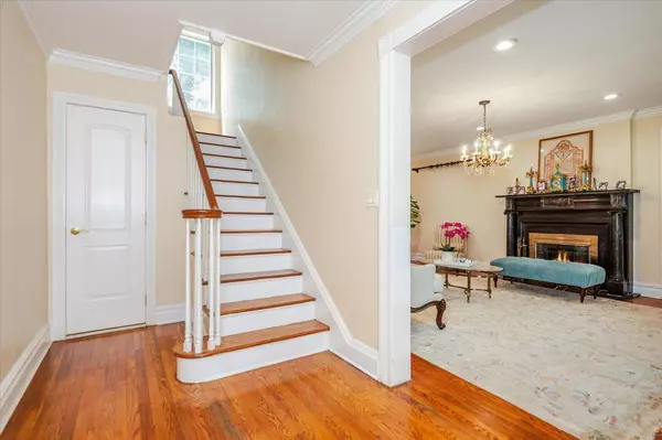 Great Neck, NY 11021,34 Arleigh RD