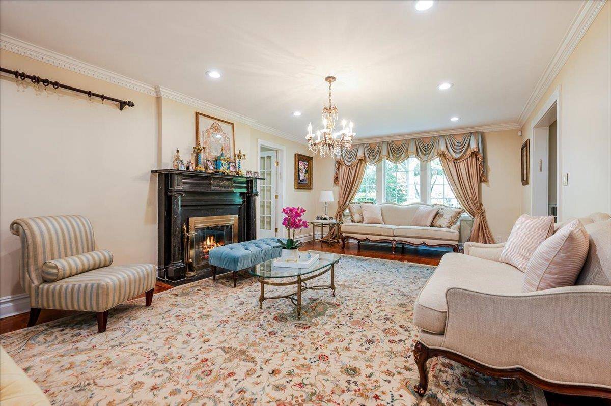 Great Neck, NY 11021,34 Arleigh RD