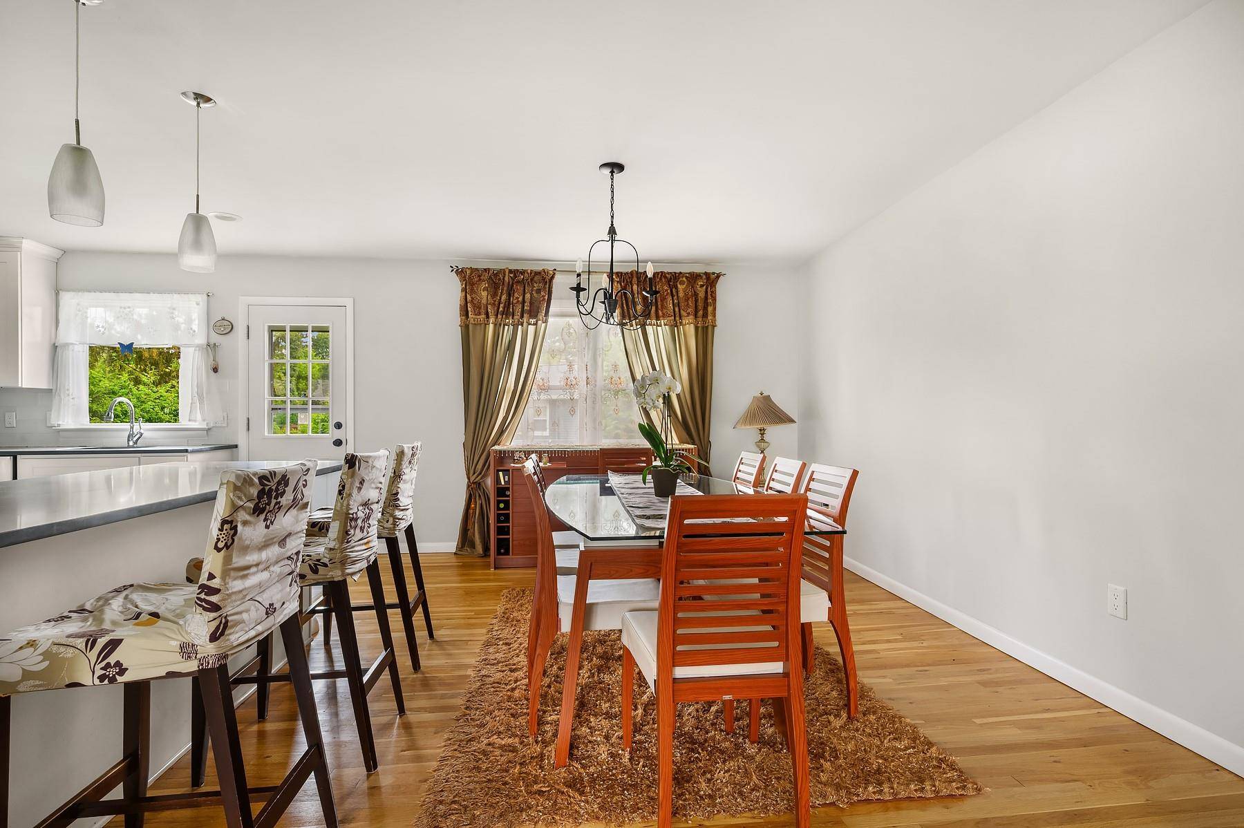 Hartsdale, NY 10530,7 Frost LN