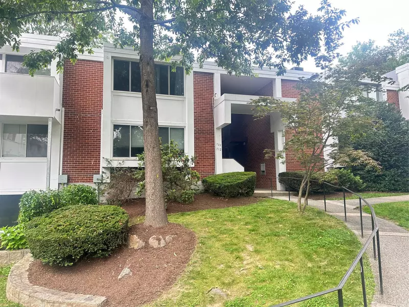 712 Colony DR, Hartsdale, NY 10530