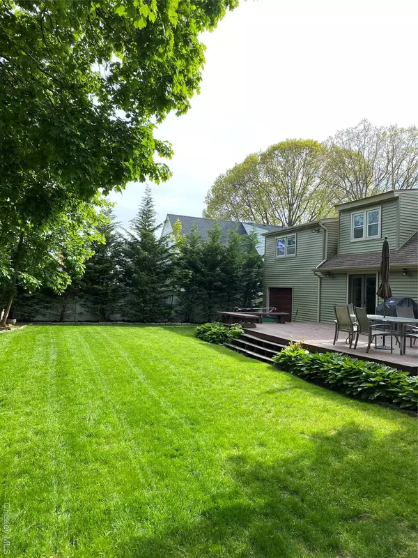 Massapequa Park, NY 11762,251 Roosevelt AVE