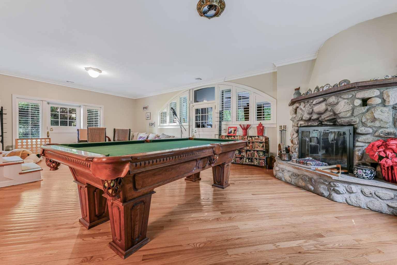 Manhasset, NY 11030,1054-1058 Plandome RD