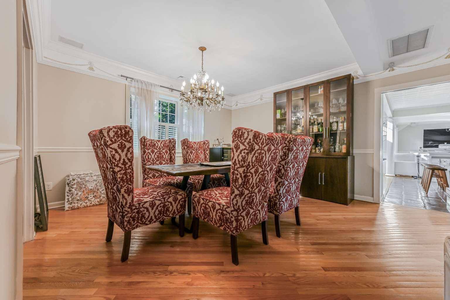 Manhasset, NY 11030,1054-1058 Plandome RD