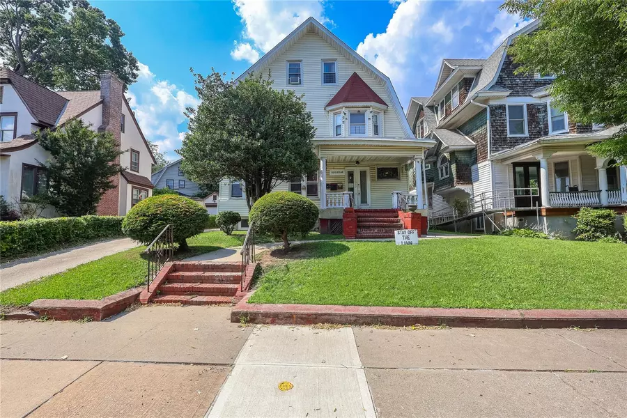 110-97 85th AVE, Richmond Hill, NY 11418