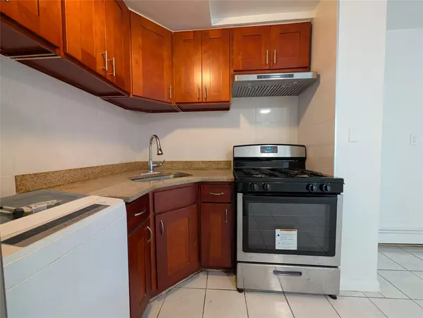 Flushing, NY 11358,4304 158th ST #L4