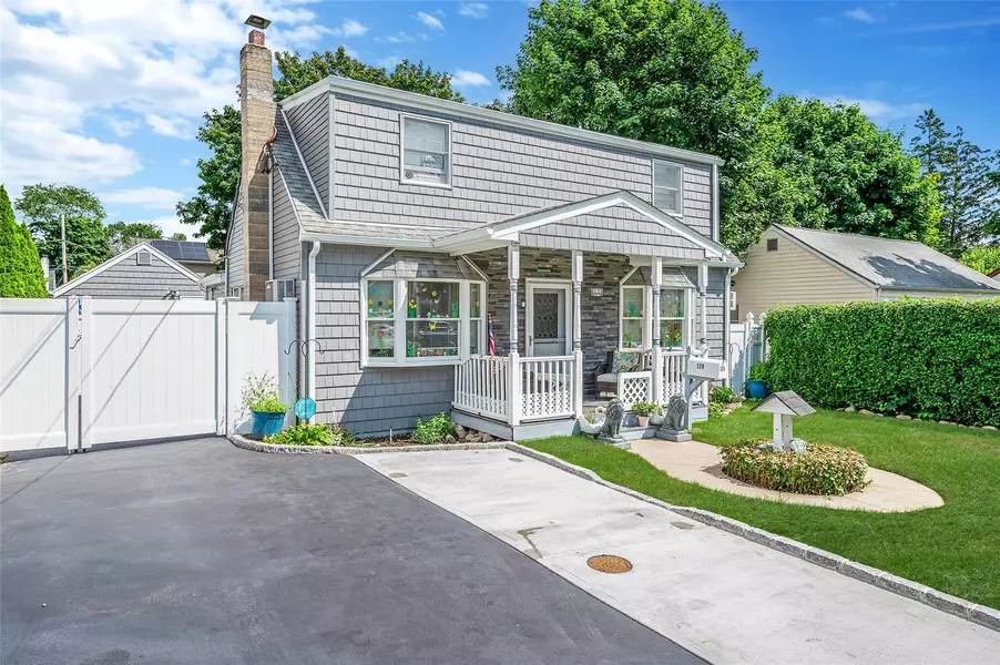 126 E 12th ST, Huntington Station, NY 11746