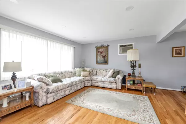 Franklin Square, NY 11010,882 Third AVE
