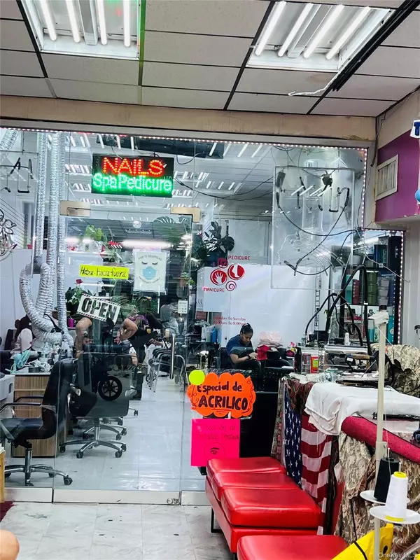 Jackson Heights, NY 11372,82-07 Roosevelt AVE