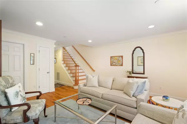 Scarsdale, NY 10583,144 Brook ST #B