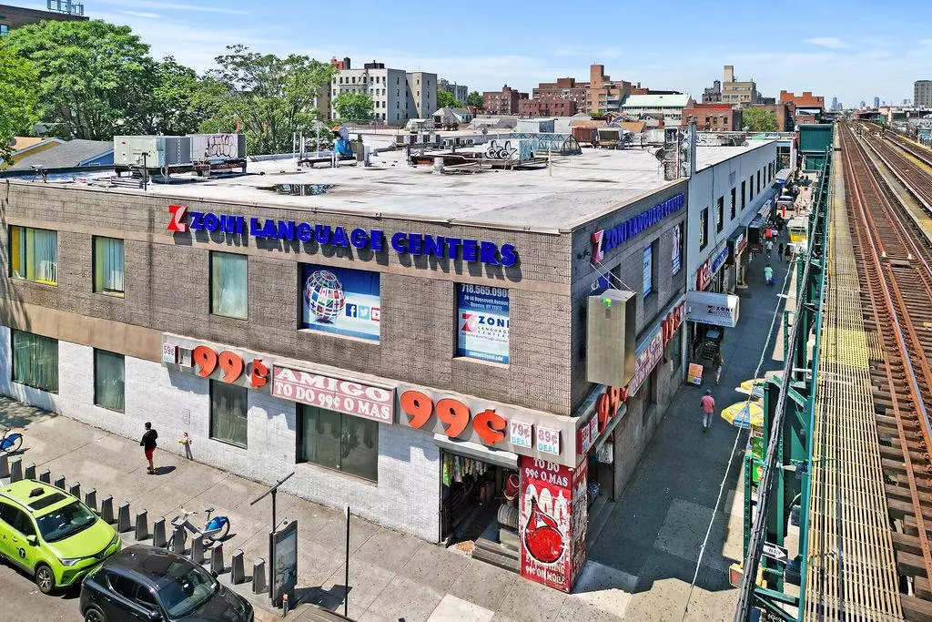 Jackson Heights, NY 11372,7814 Roosevelt AVE #A