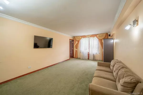 Forest Hills, NY 11375,62-59 108th ST #4N
