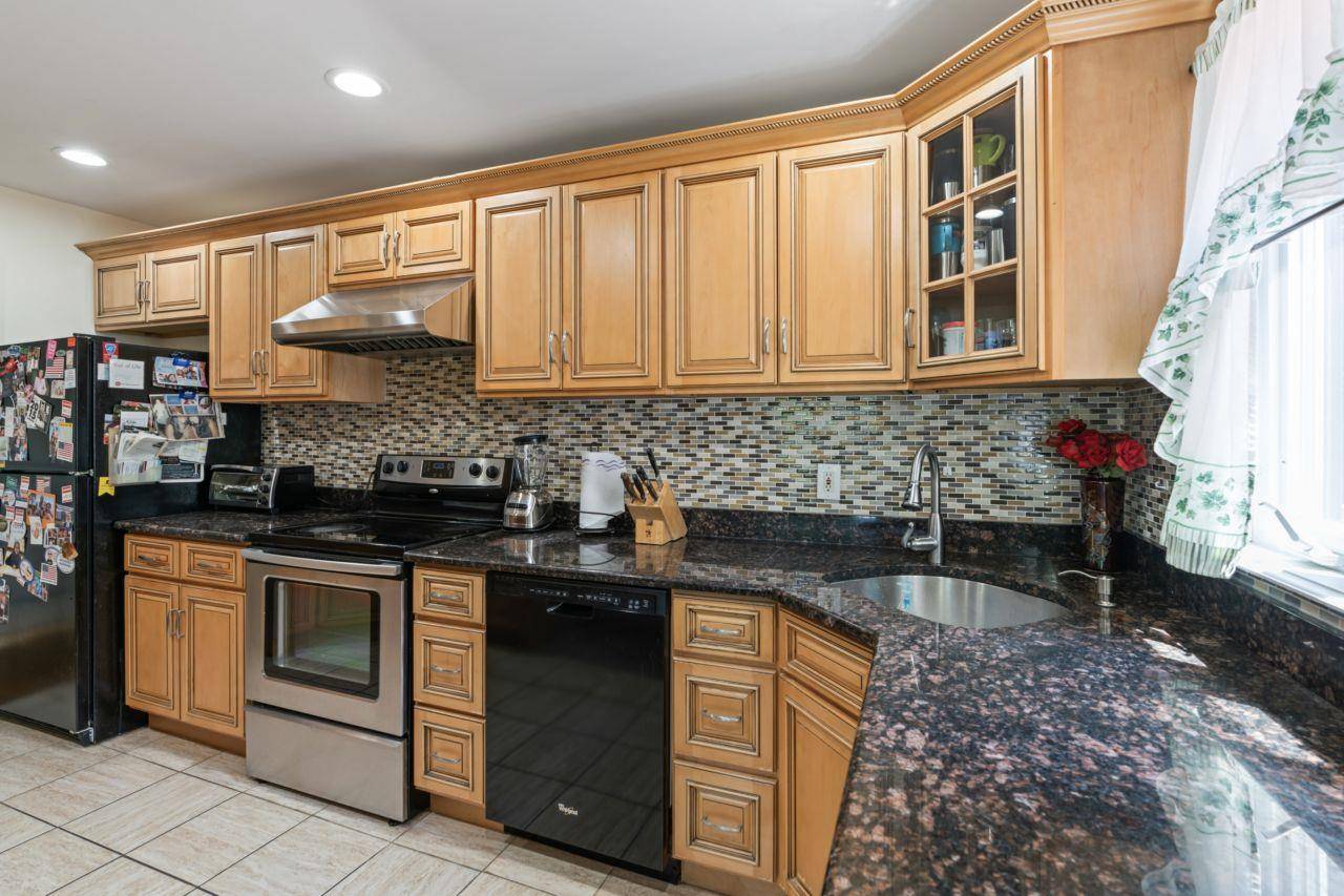 Massapequa Park, NY 11762,55 Laurel DR