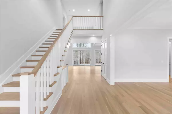Quogue, NY 11959,34 Old Main RD