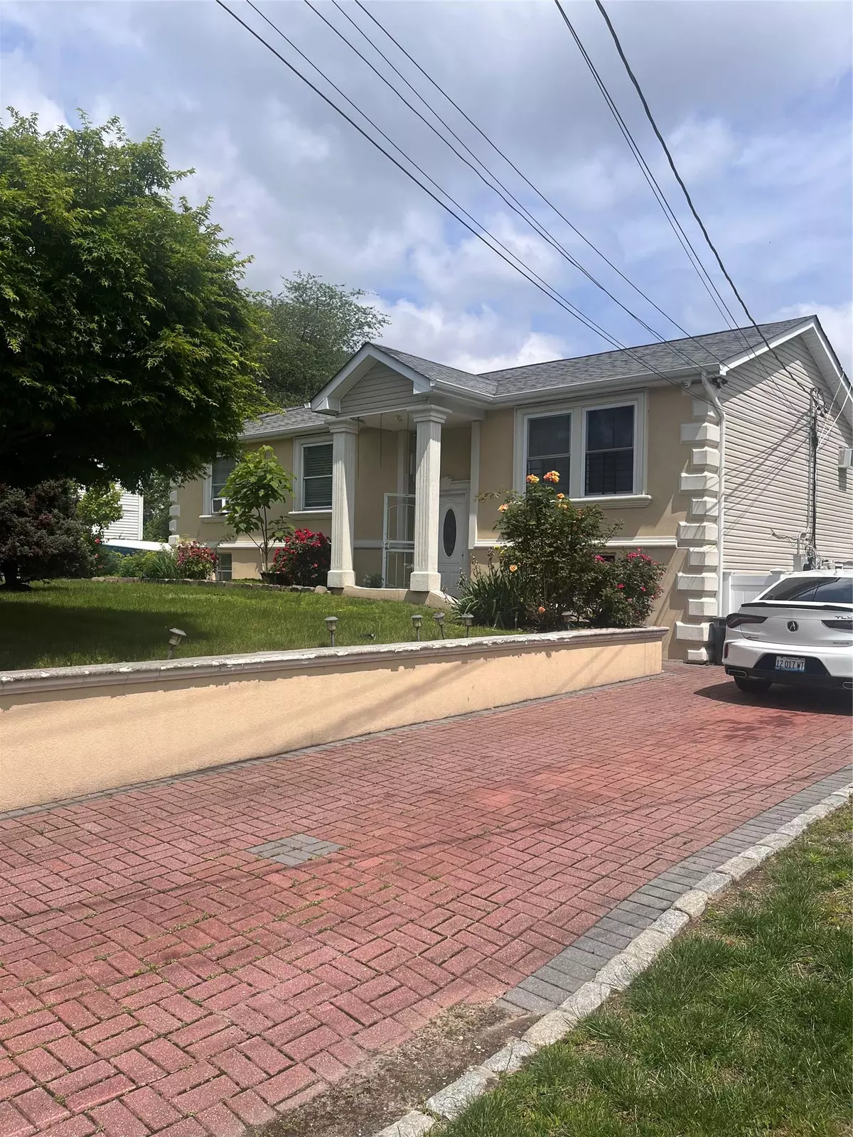 Wyandanch, NY 11798,81 Irving AVE