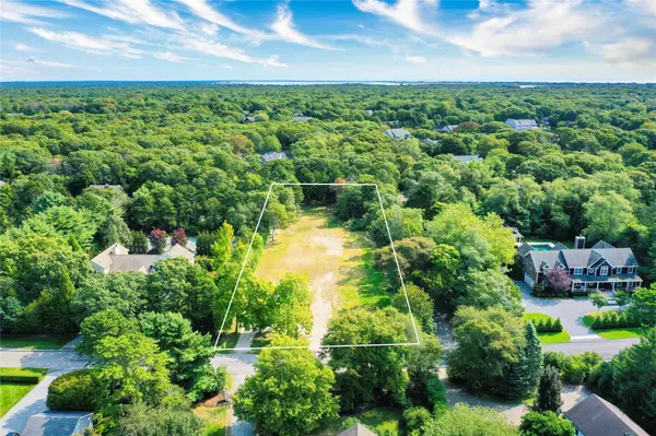 Quogue, NY 11959,34B Old Main RD