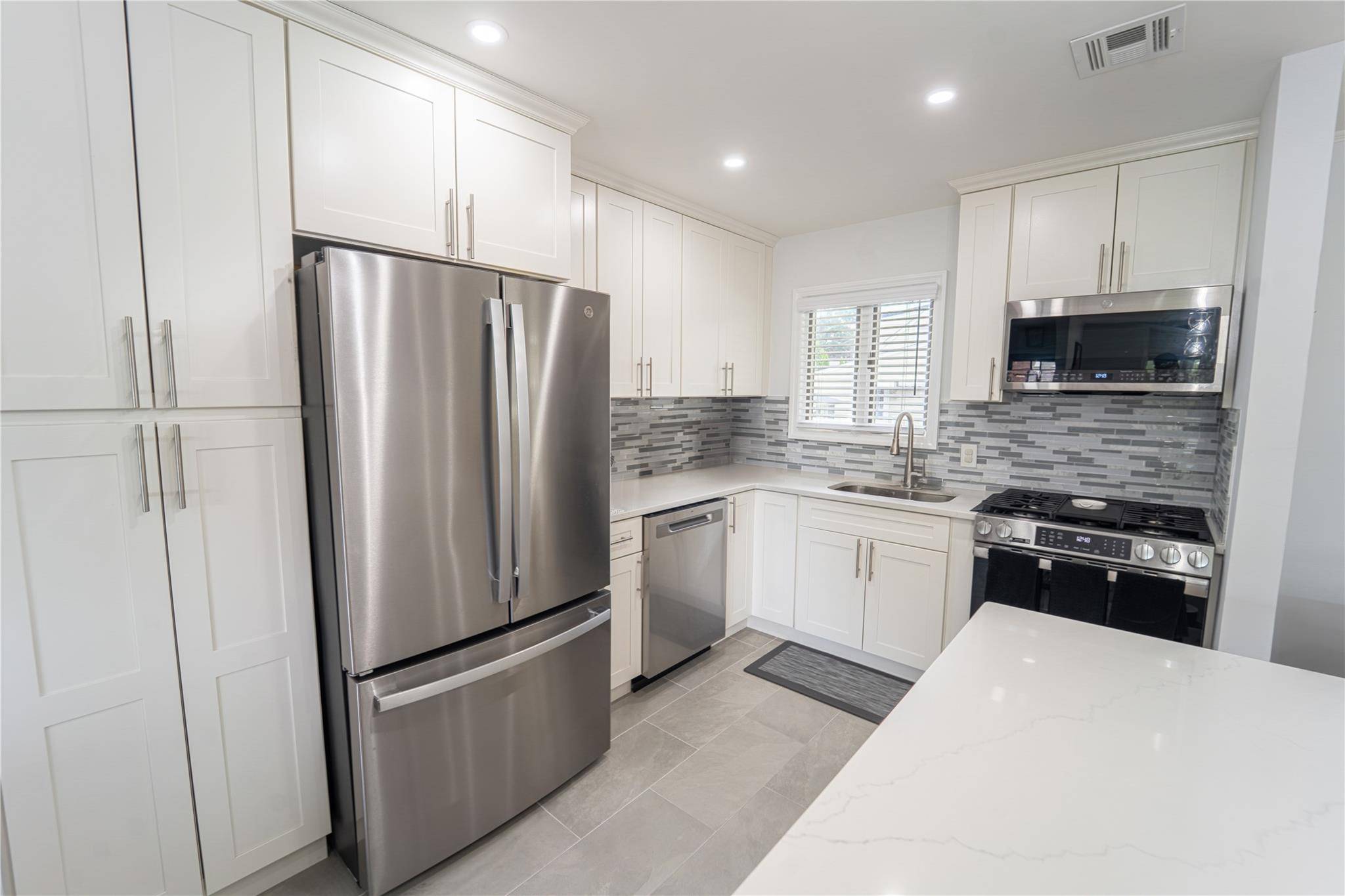 Massapequa Park, NY 11762,307 Harmony DR