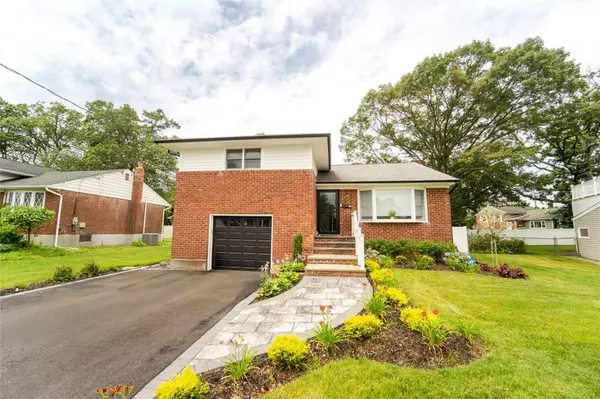 307 Harmony DR, Massapequa Park, NY 11762