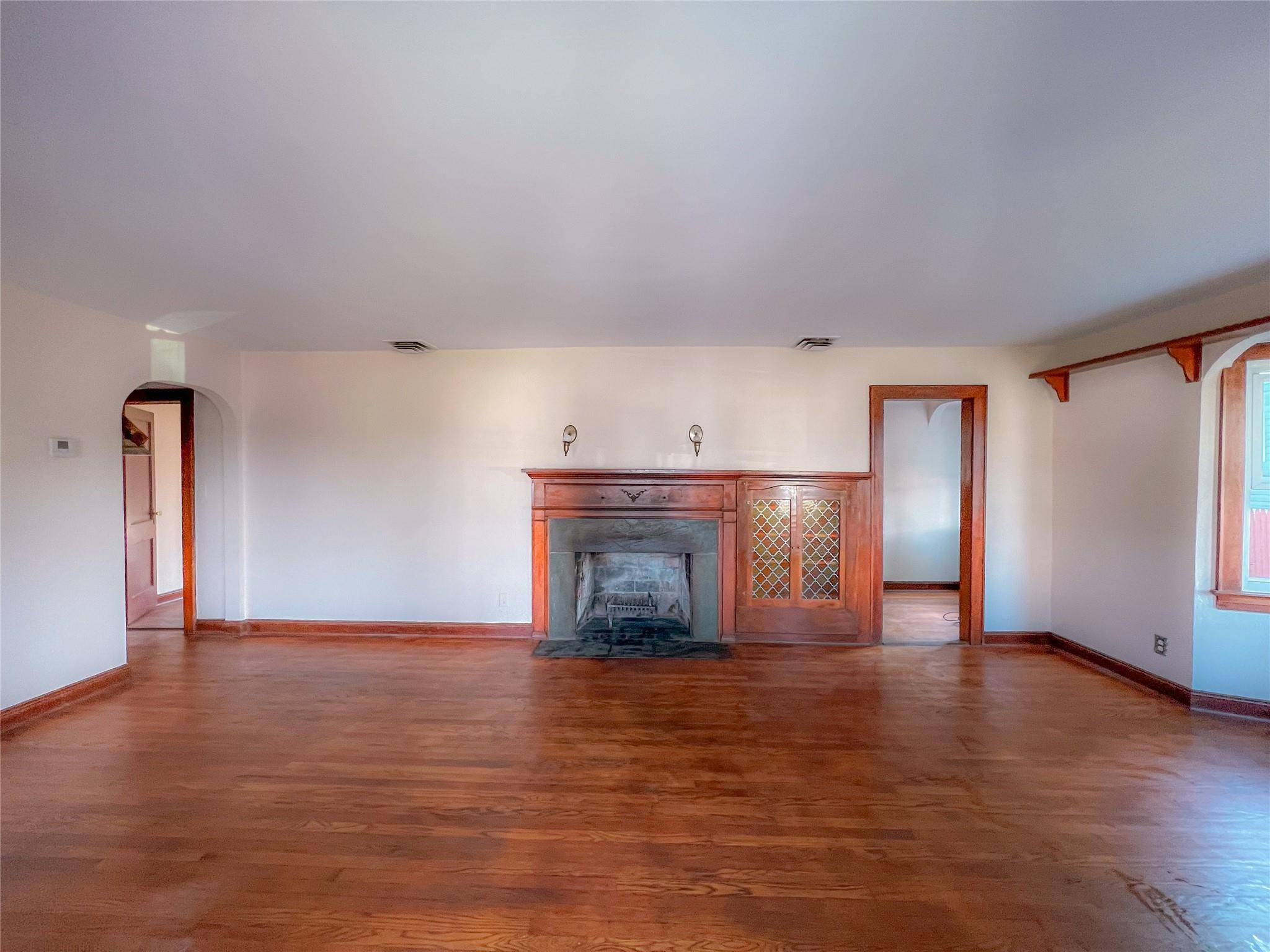 Elmont, NY 11003,109 L ST