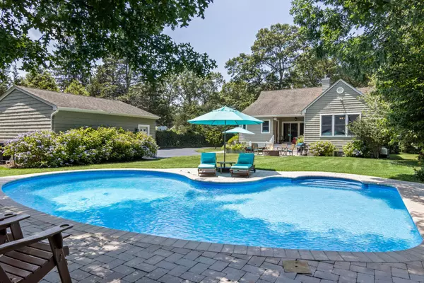 Lake Grove, NY 11755,121 Main AVE