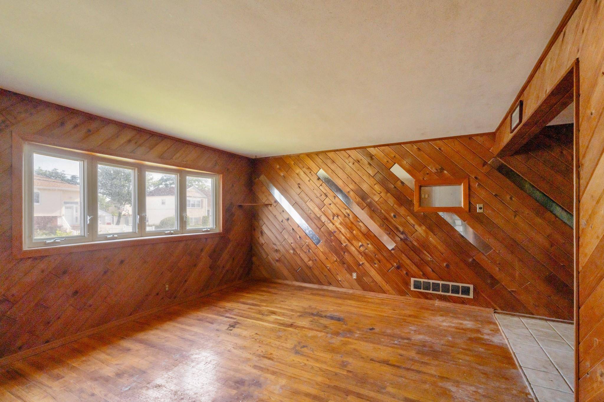 Freeport, NY 11520,39 Layton ST