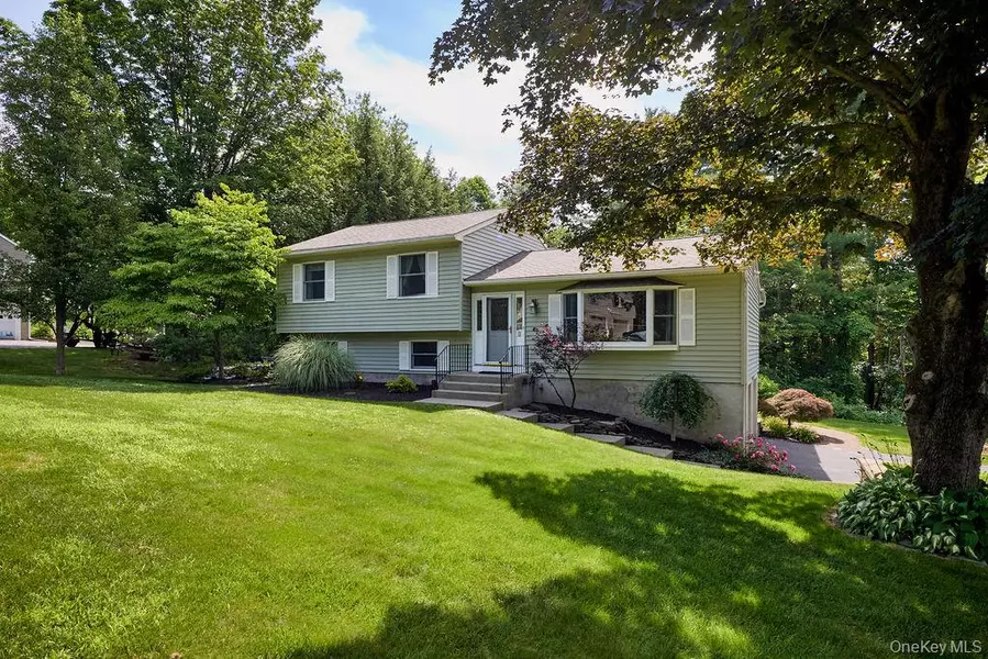 3 Talbot DR, Pleasant Valley, NY 12569