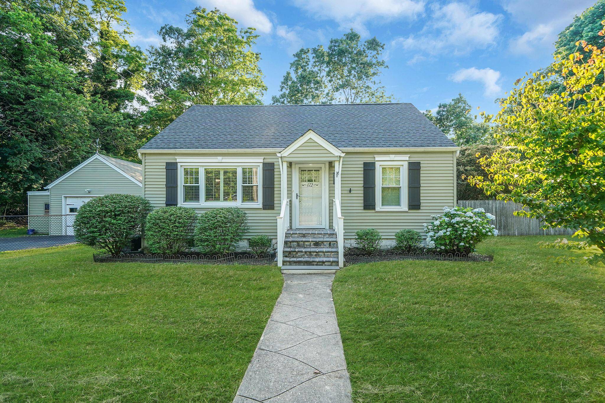 Mastic Beach, NY 11951,172 Cranberry DR