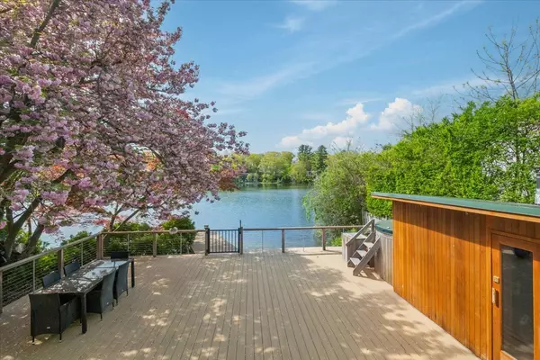 21 Point DR, Lake Peekskill, NY 10537