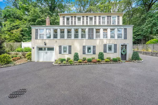 Woodbury, NY 11797,235 Woodbury RD