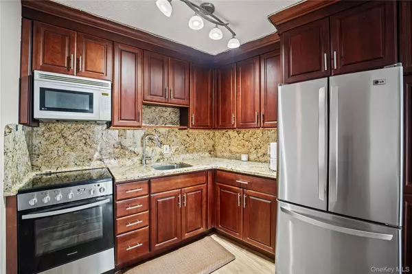 Astoria, NY 11102,25-40 Shore BLVD #2E