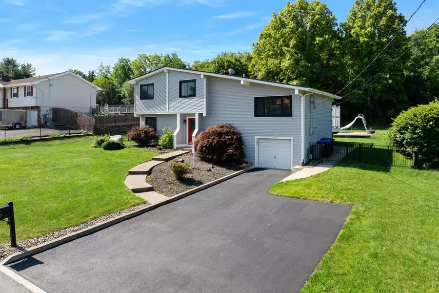 25 Cherrywood DR, Goshen, NY 10924