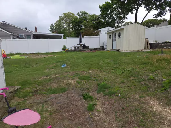 Huntington Station, NY 11746,33 Rushmore ST