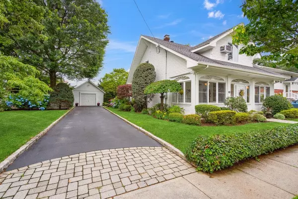 101 Norwood AVE, Malverne, NY 11565