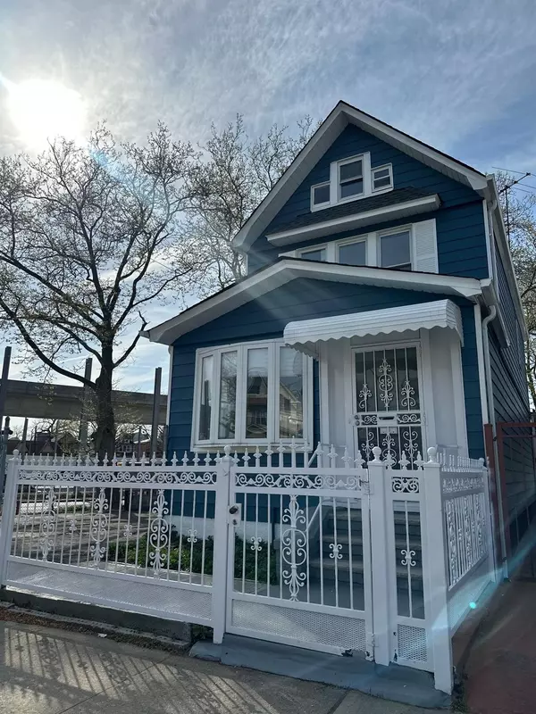 138-01 107 AVE,  Jamaica,  NY 11435