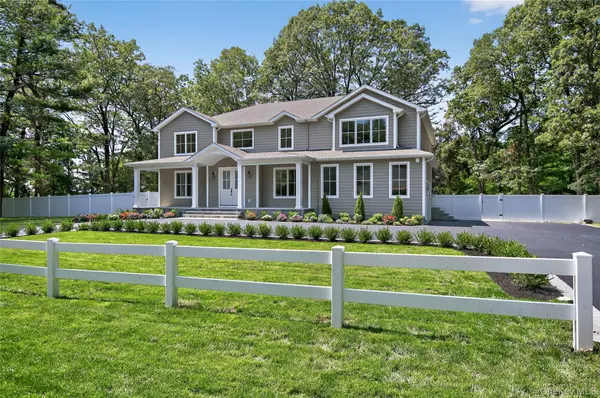 Dix Hills, NY 11746,654 Caledonia RD