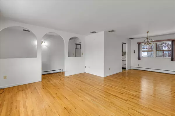 Farmingville, NY 11738,15 Pinelawn AVE