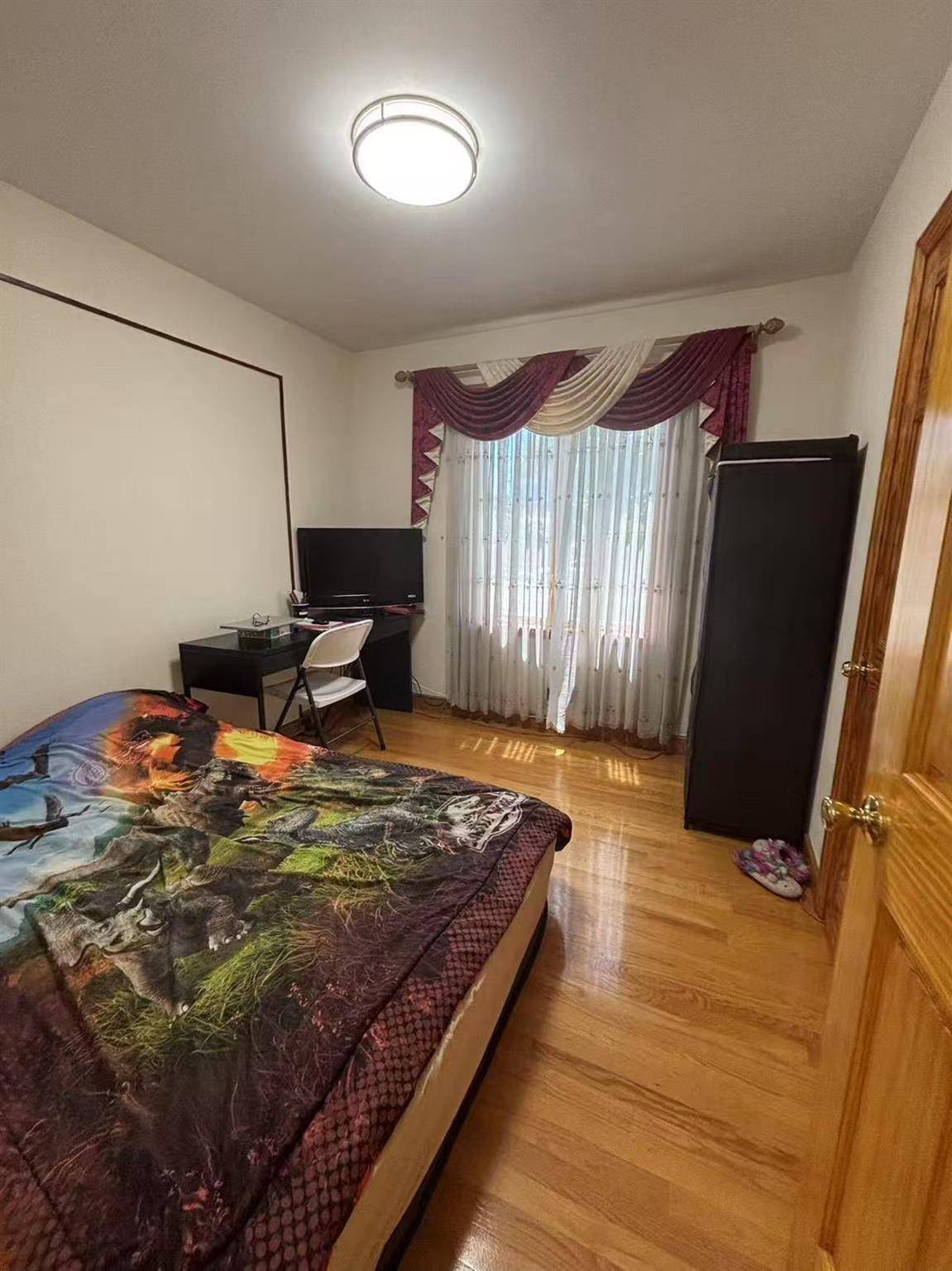 Fresh Meadows, NY 11365,50-37 190th ST #1FL