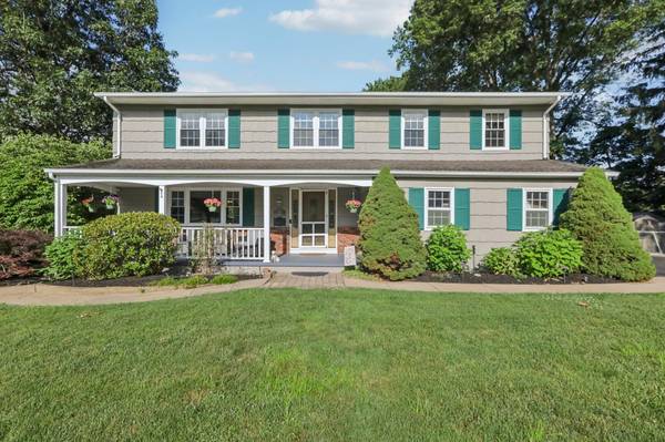 1 Martha LN, Pearl River, NY 10965