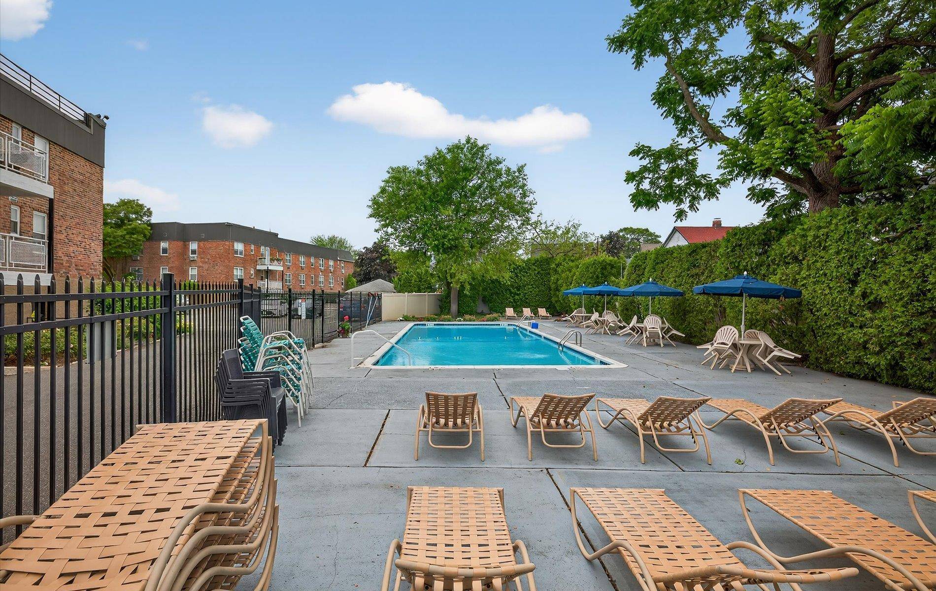 Lynbrook, NY 11563,40 Daley PL #233