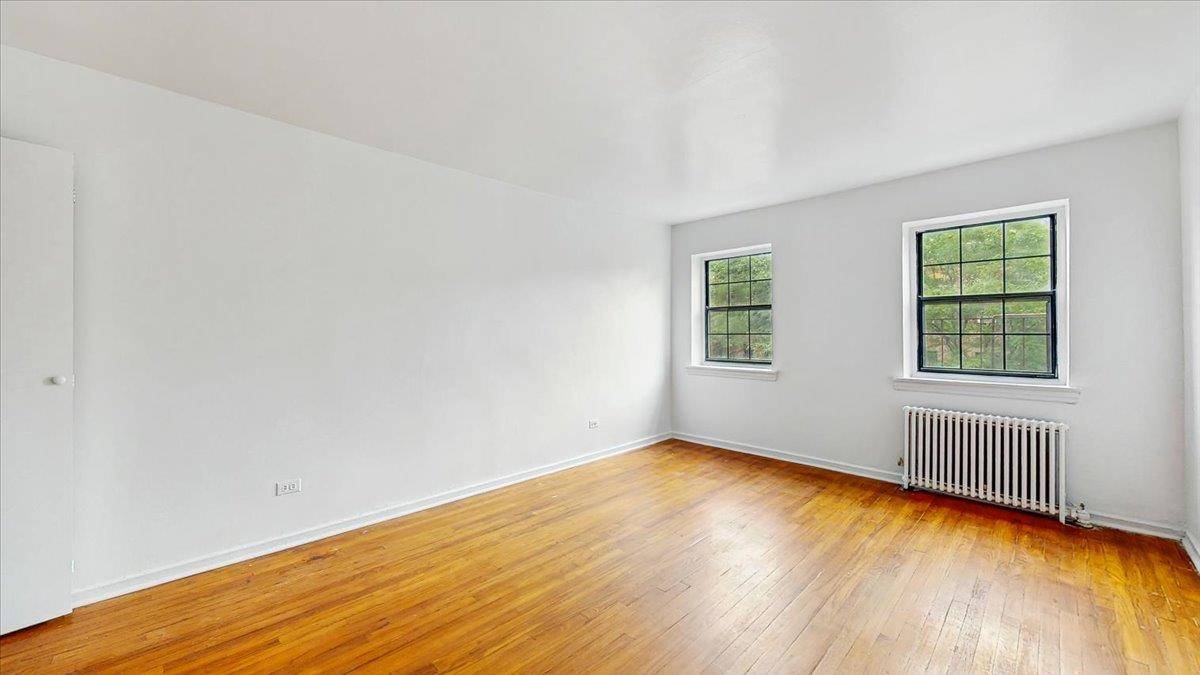 Kew Garden Hills, NY 11367,144-15 78th Rd #3A