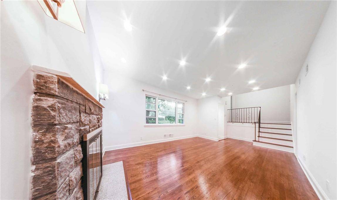 Scarsdale, NY 10583,49 Henry ST