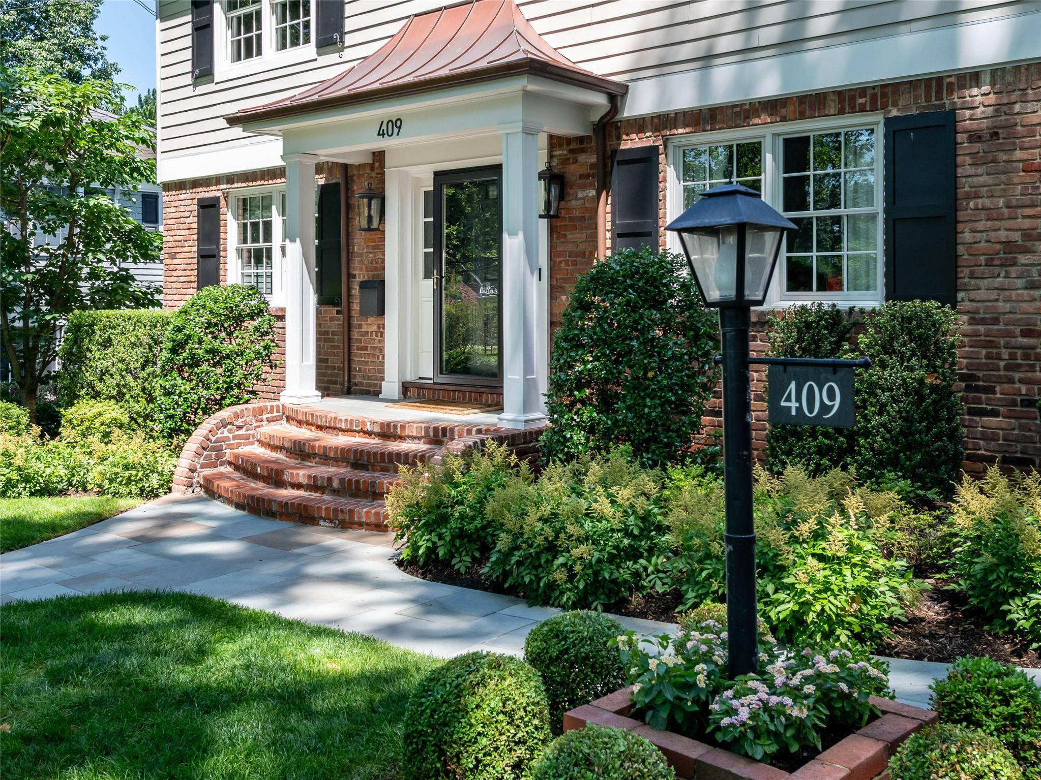 Manhasset, NY 11030,409 Park AVE