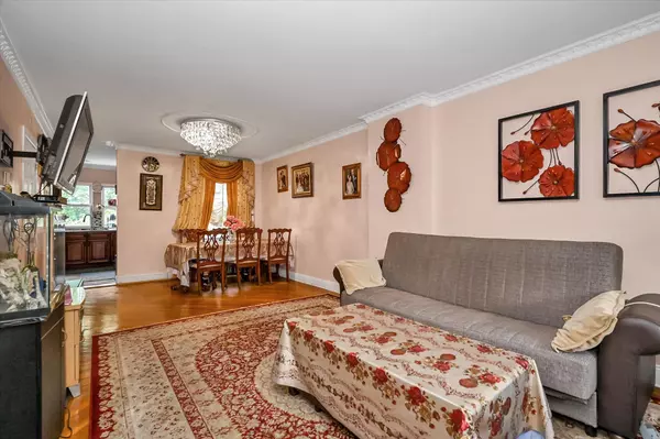 Briarwood, NY 11435,147-31 Hoover AVE