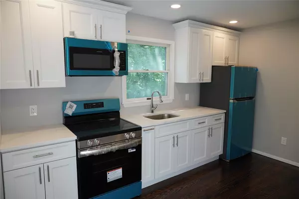 Rocky Point, NY 11778,32 King RD