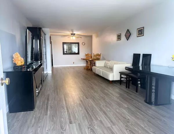 Elmhurst, NY 11373,8615 Broadway #6A