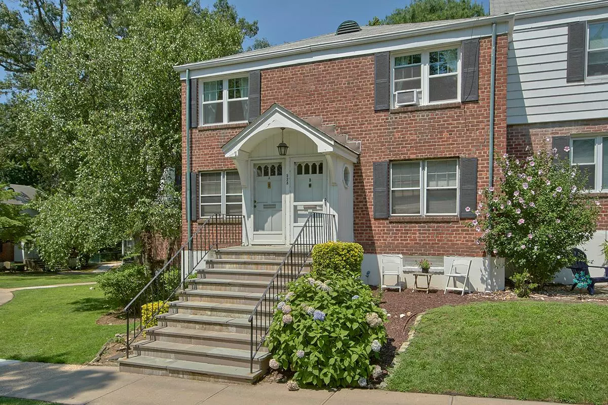 Rye, NY 10580,2 Peck AVE #223B