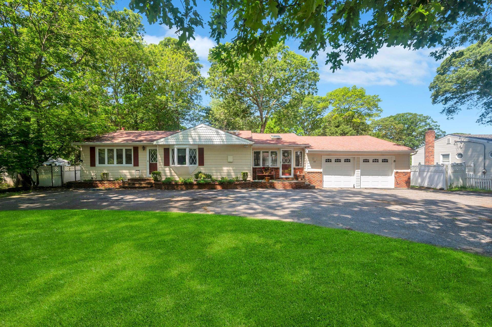 86 Seawanhaka AVE, Lake Grove, NY 11755